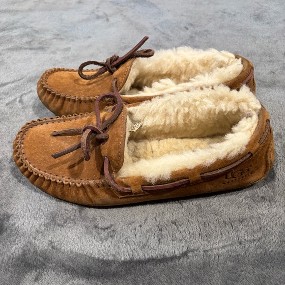 UGG ❤️Moccasins Women’s size 7 - Picture 2 of 11